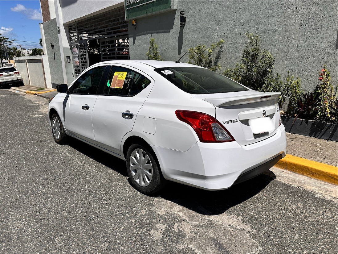 Nissan Versa SV 2018