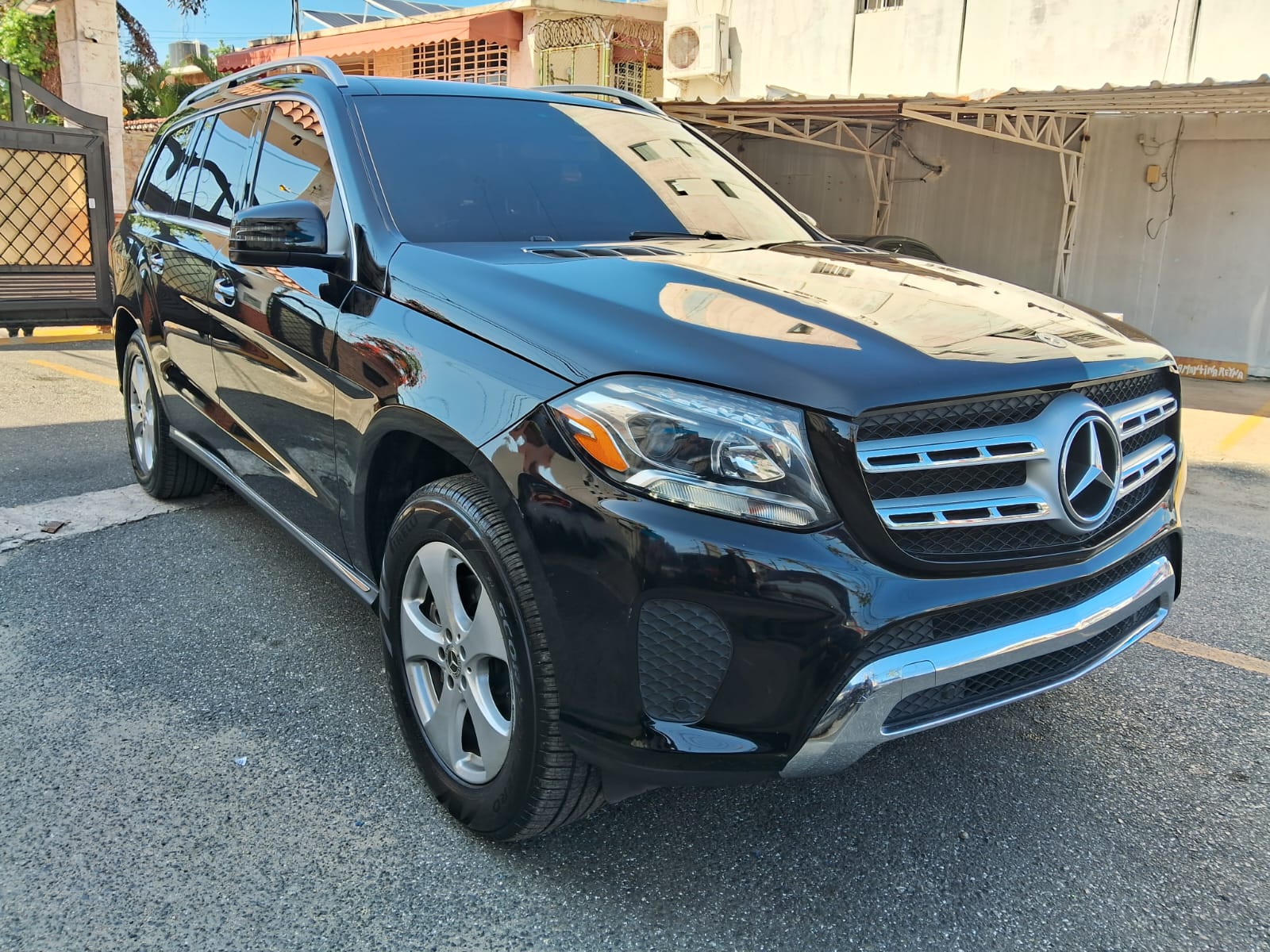 Vendo jeepeta Mercedes en República Dominicana