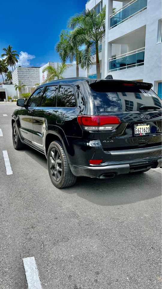 Vendo jeepeta Mercedes en República Dominicana
