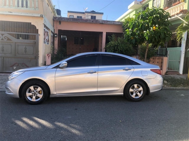 Vendo carro Hyundai sonata y20 2014 en República Dominicana