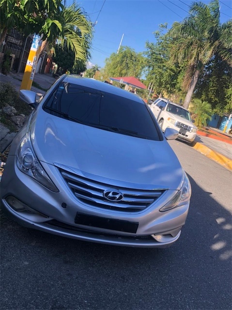 Vendo carro Hyundai sonata y20 2014 en República Dominicana