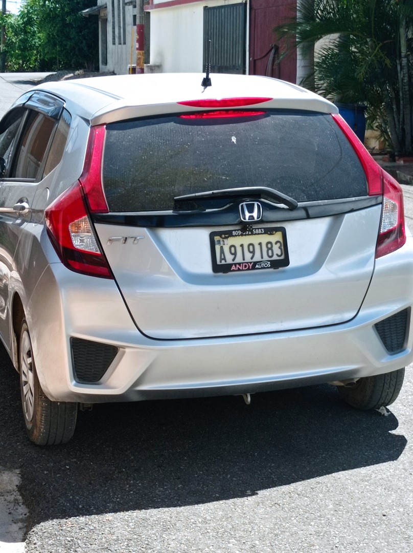 honda fit 2016 me tiran por Whatsapp