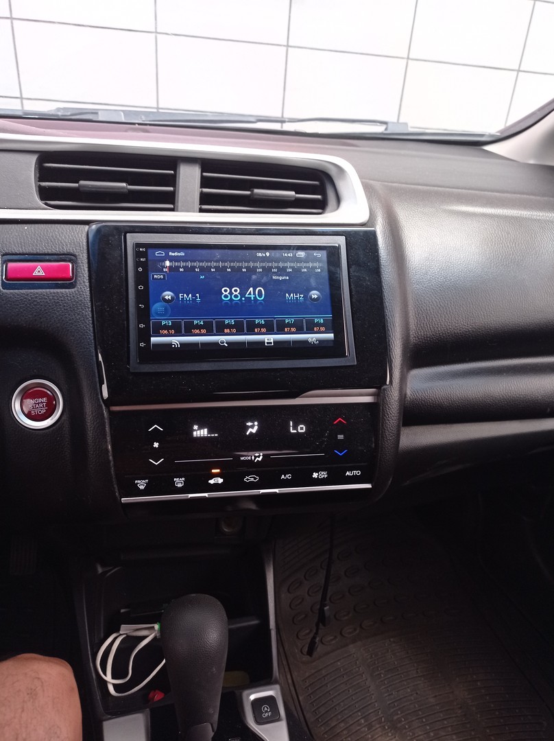 honda fit 2016 me tiran por Whatsapp en República Dominicana