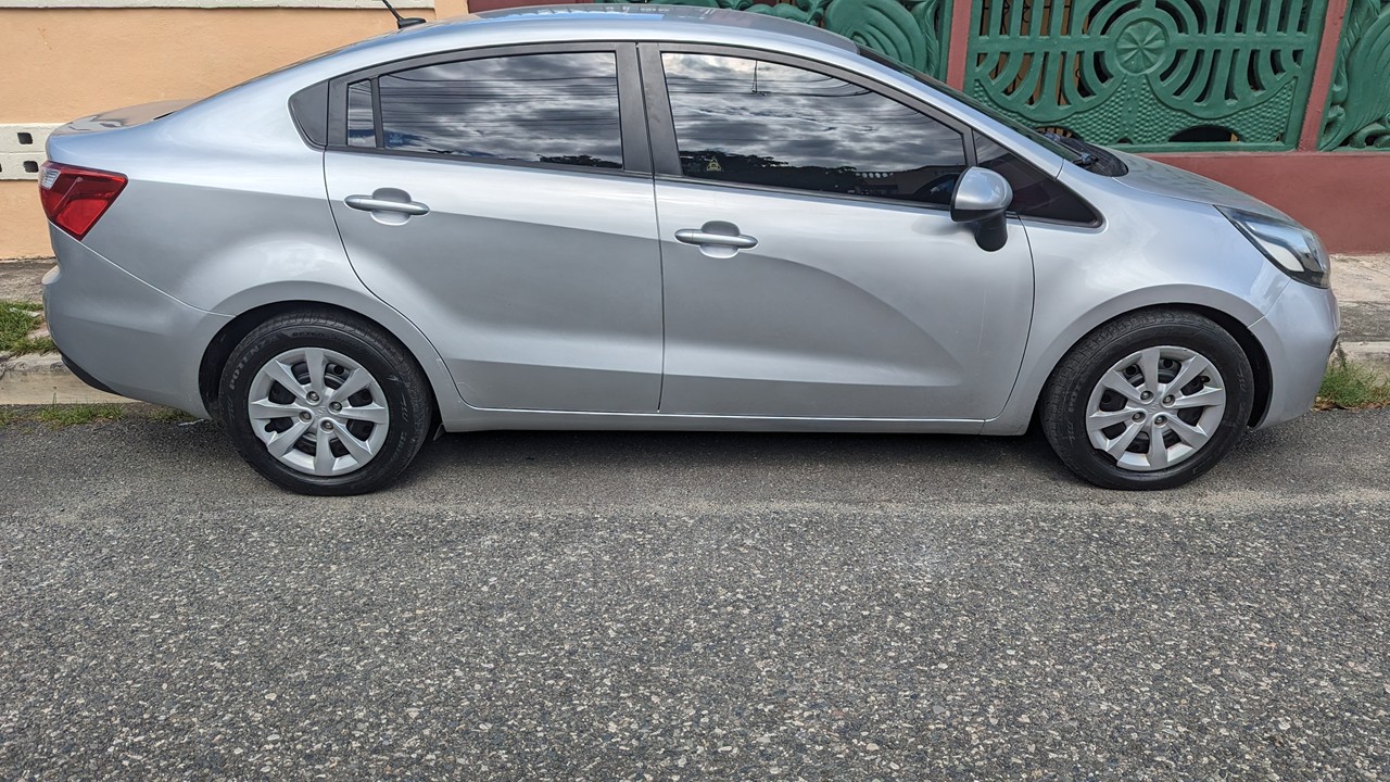 Kia Rio 2014 LX Americano – Un solo dueño en el país