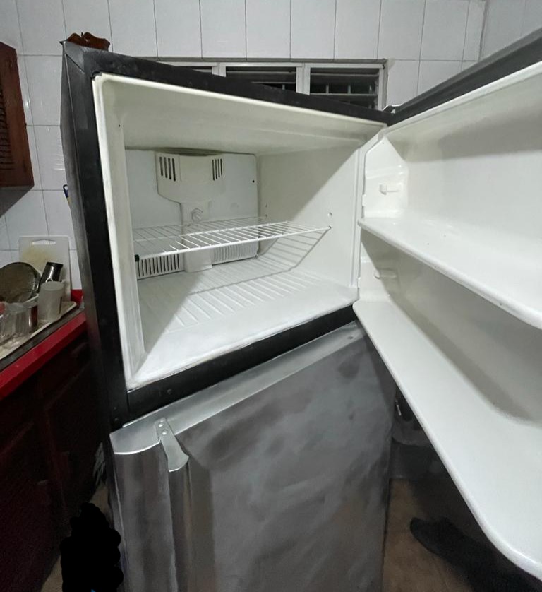 nevera tecnología inverter de 12 pies en excelentes condiciones 25,000 en República Dominicana