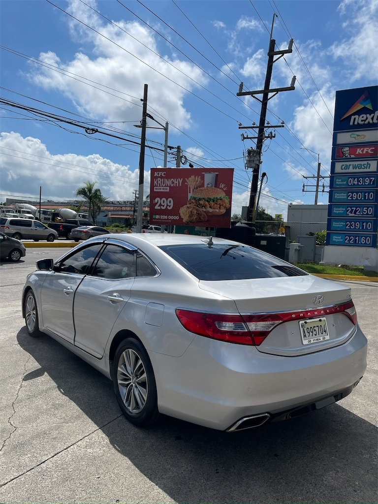 HIUNDAY GRANDEUR 2017, Cómo nuevo en República Dominicana