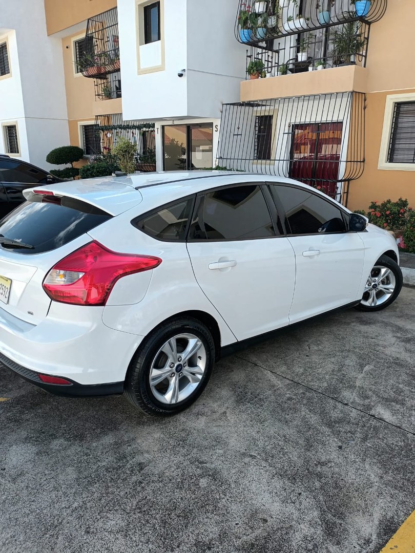 Ford Focus 2014 SE Hatchback Blanco en República Dominicana