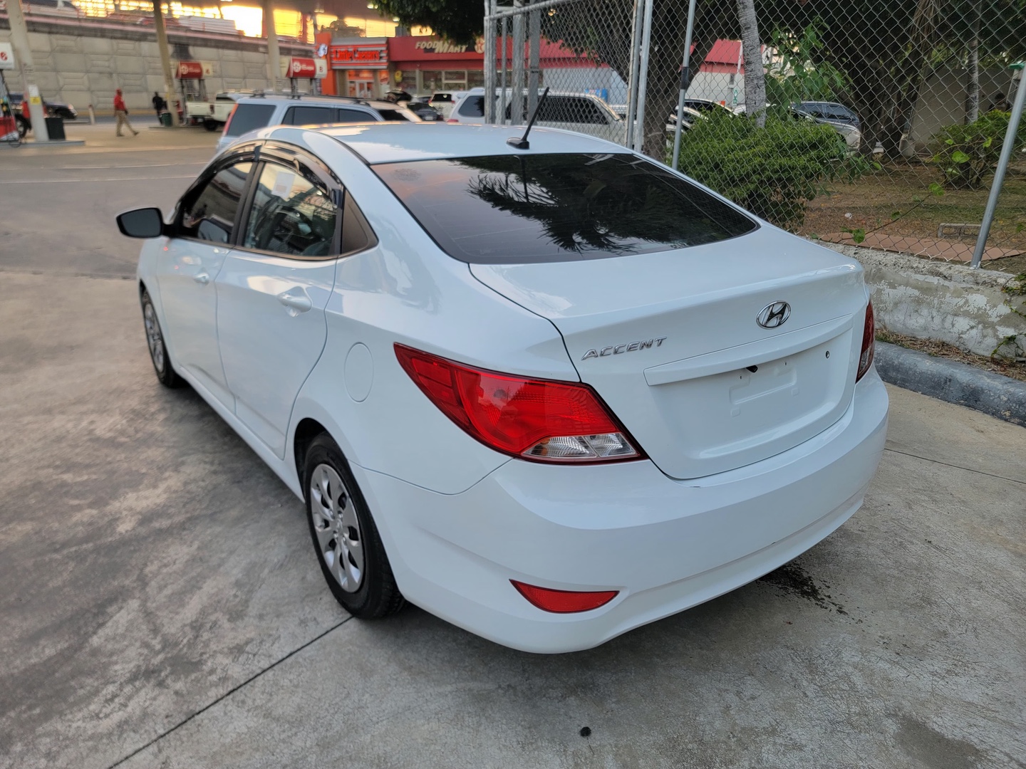 HYUNDAI ELANTRA 2017 Clean Carfax en República Dominicana