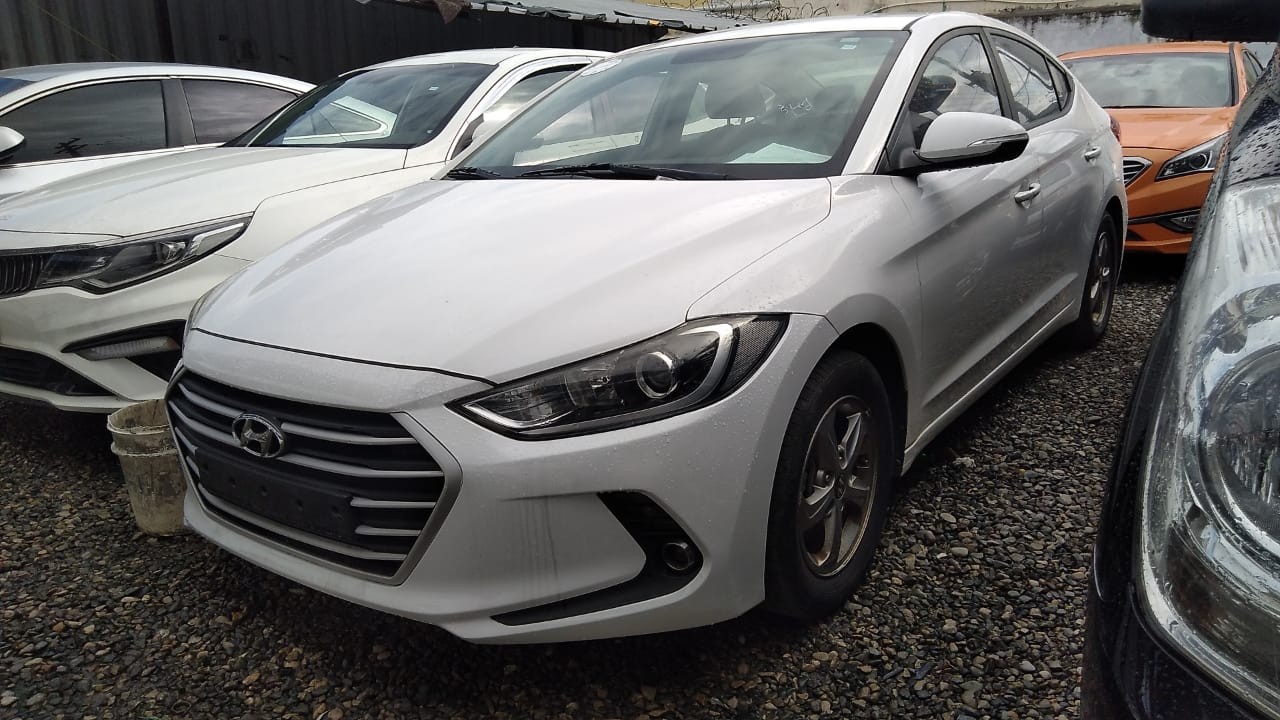 HYUNDAI AVANTE 2018 BLANCODESDE: 730100 en República Dominicana