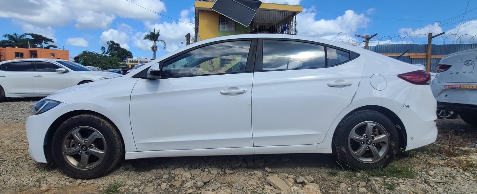 HYUNDAI AVANTE 2018 BLANCODESDE: 730100 en República Dominicana