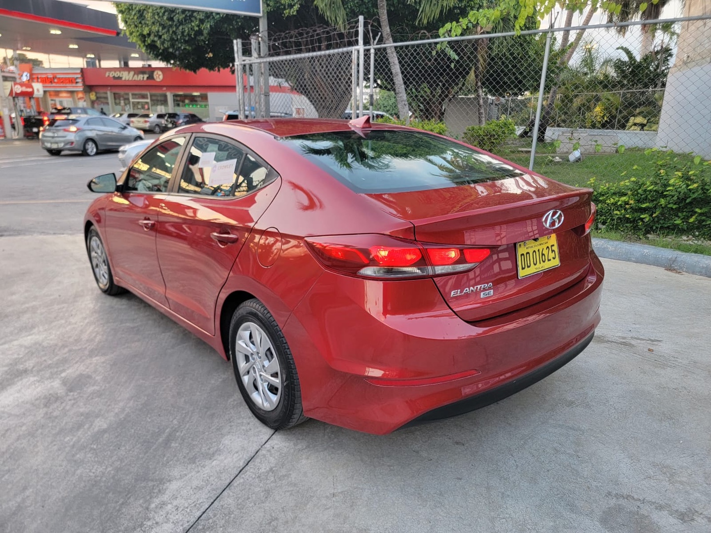 HYUNDAI ELANTRA 2017 Clean Carfax en República Dominicana
