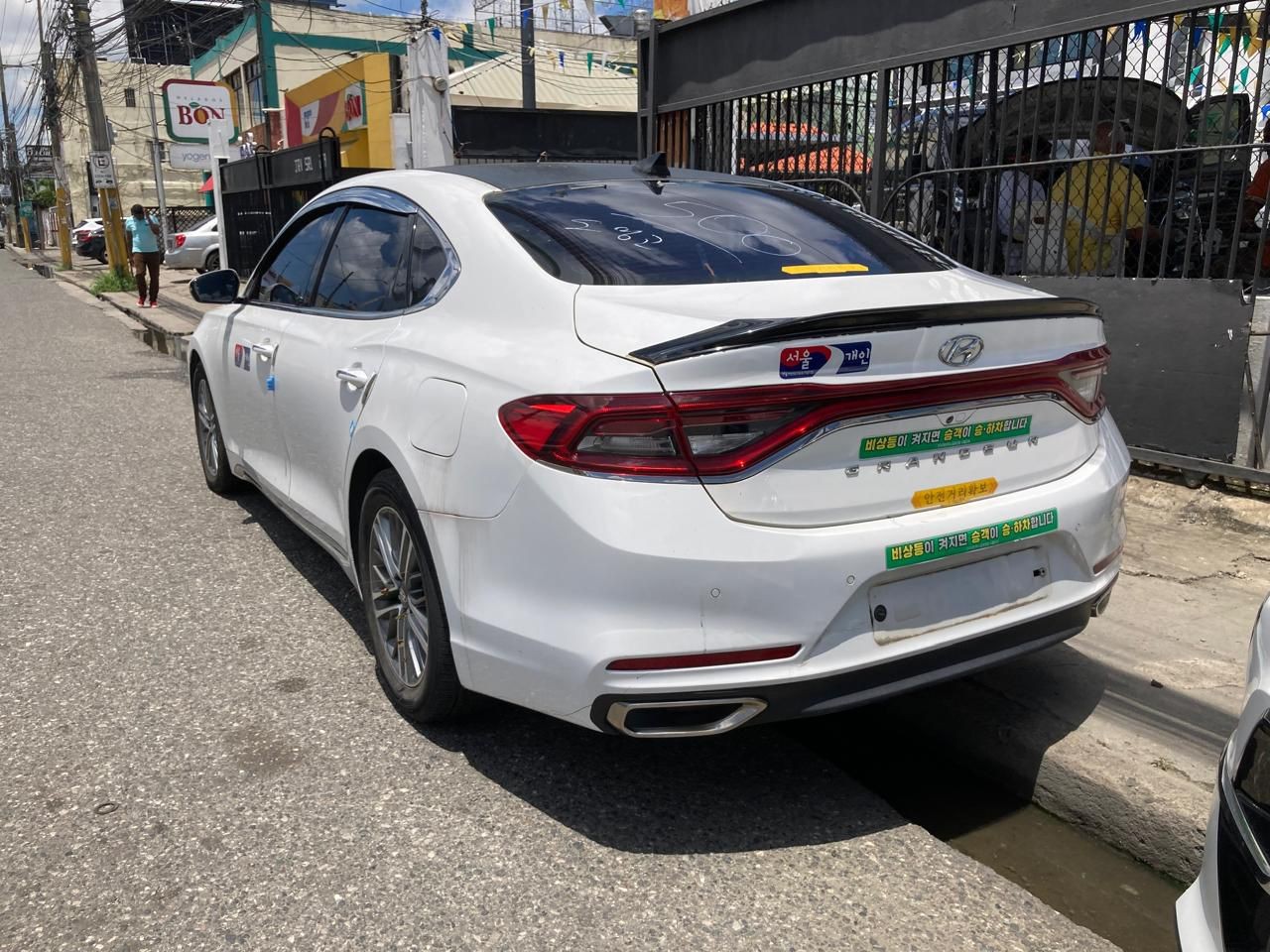 HYUNDAI GRANDEUR 2018 BLANCODESDE:  870100 en República Dominicana