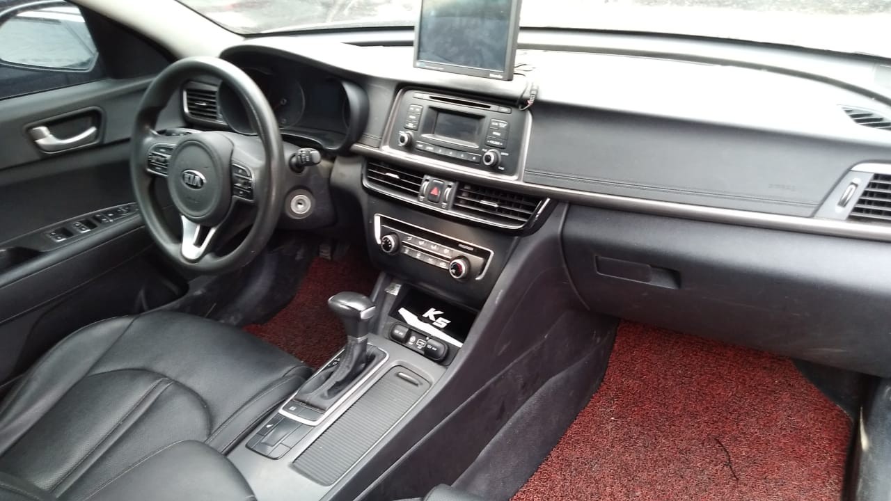 KIA K5 2018 GRISDESDE:  715100 en República Dominicana