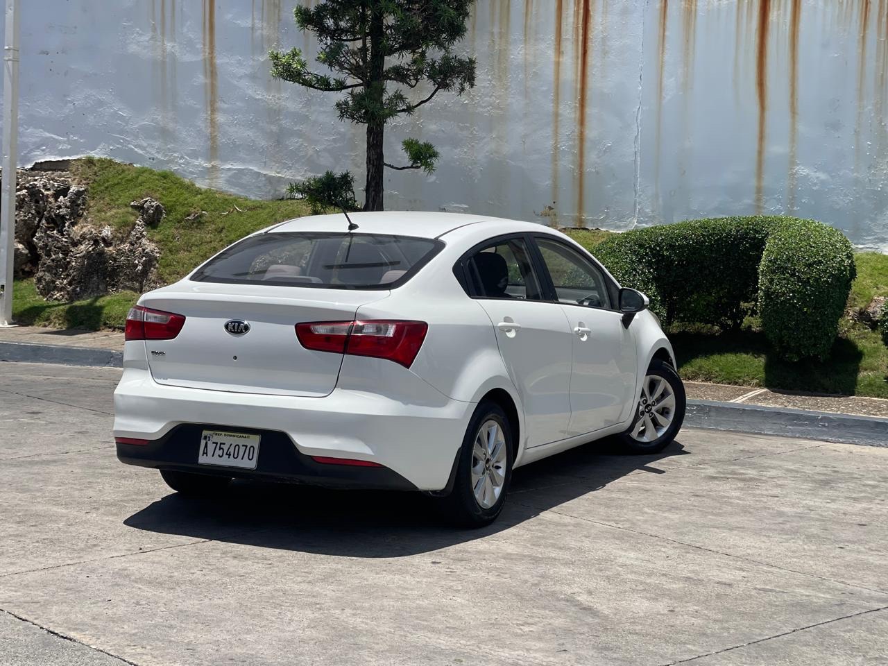 KIA RIO 2018 MOTOR DOHC RADIO ANDROID 9 “ CAMARA DE REVERSA HD en República Dominicana