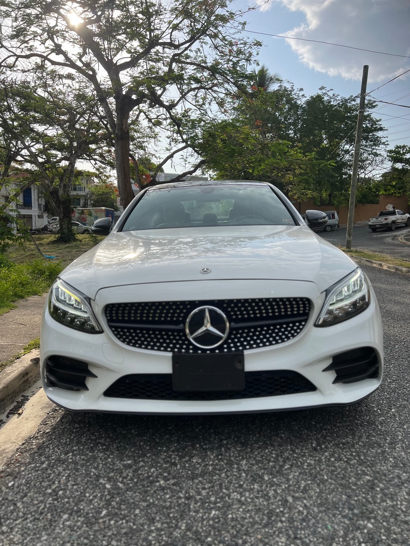 Mercedes Benz C300 2020 paquete AMG oportunidad en República Dominicana