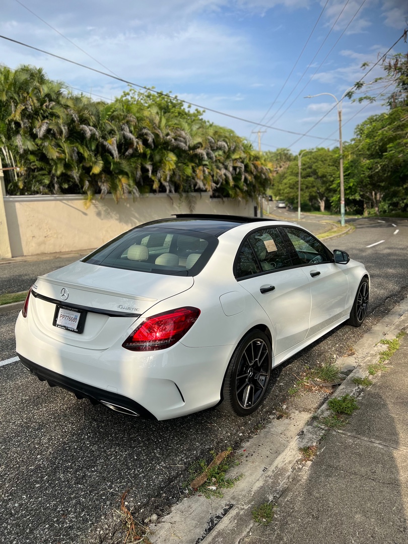 Mercedes Benz C300 2020 paquete AMG oportunidad en República Dominicana