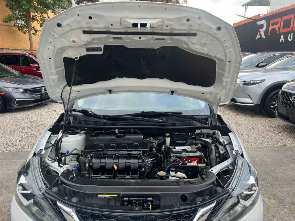 NISSAN SENTRA SR 2018 BLANCO RECIEN IMPORTADO en República Dominicana