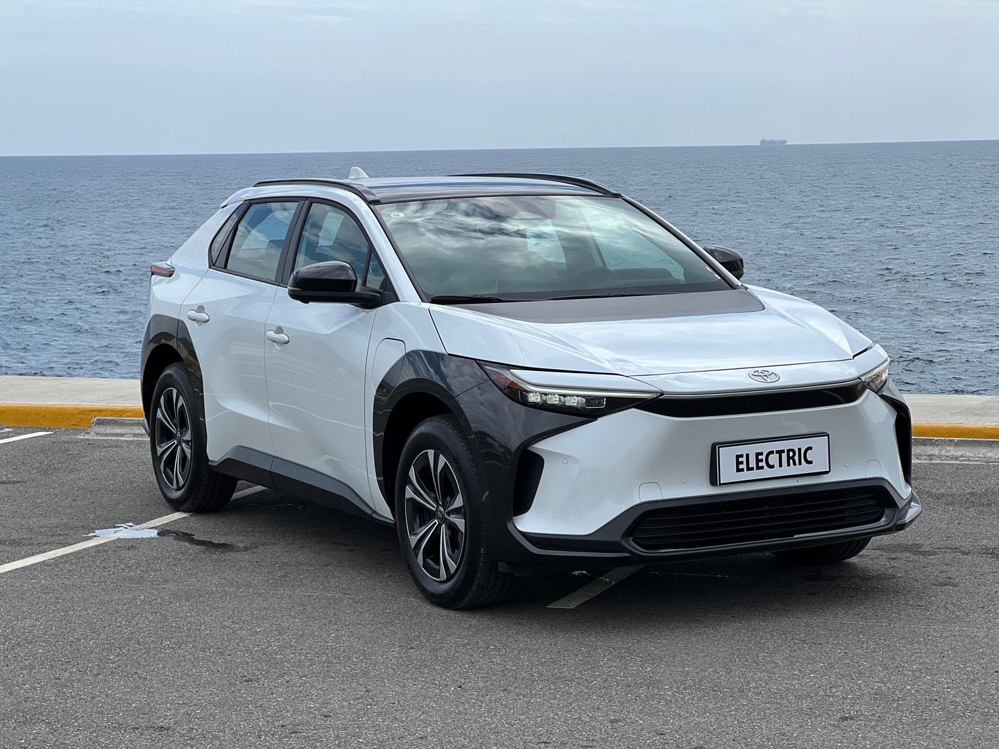 TOYOTA BZ4X AÑO 2023 (100% ELECTRICA)