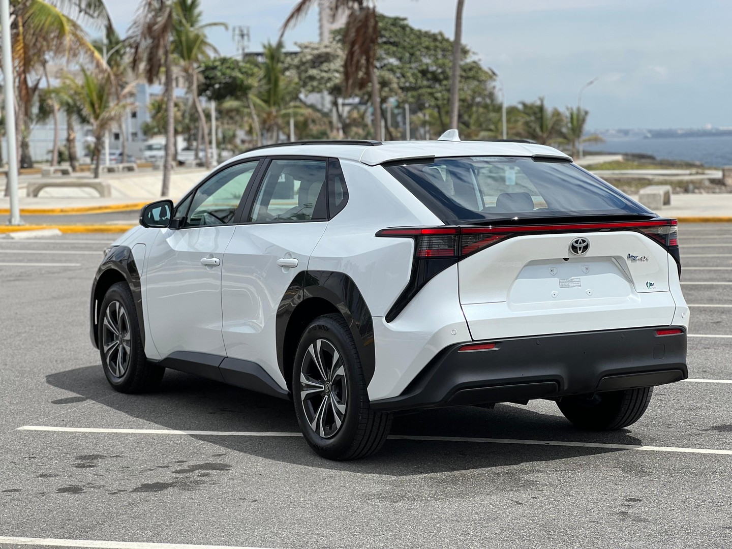TOYOTA BZ4X AÑO 2023 (100% ELECTRICA) en República Dominicana