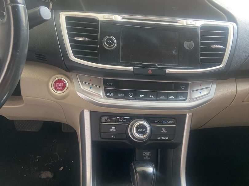 VENDO!!! Honda Accord del 2014 750K negociable!! en República Dominicana