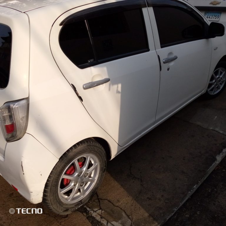 Vendo Dahiatsu mira 2014 excelente condición , pocos detalles, aire nítido en República Dominicana