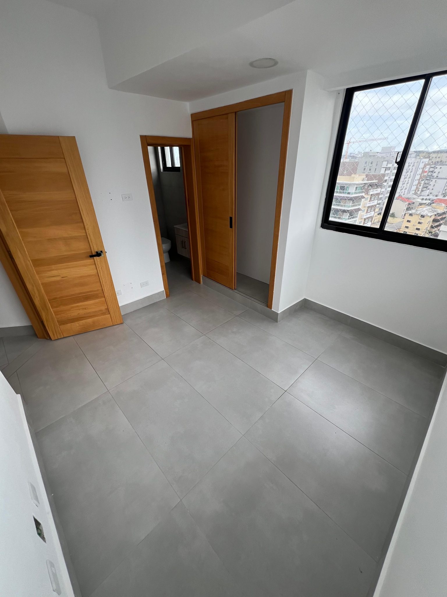 Alquilo Apartamento en Ave. Jacobo Majluta, Santo Domingo Norte. en República Dominicana