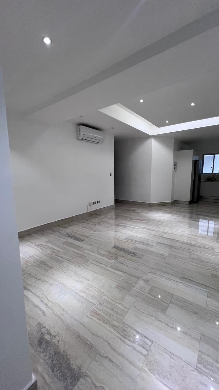 Amplio Apartamento en alquiler en Serralles con Linea blanca en República Dominicana