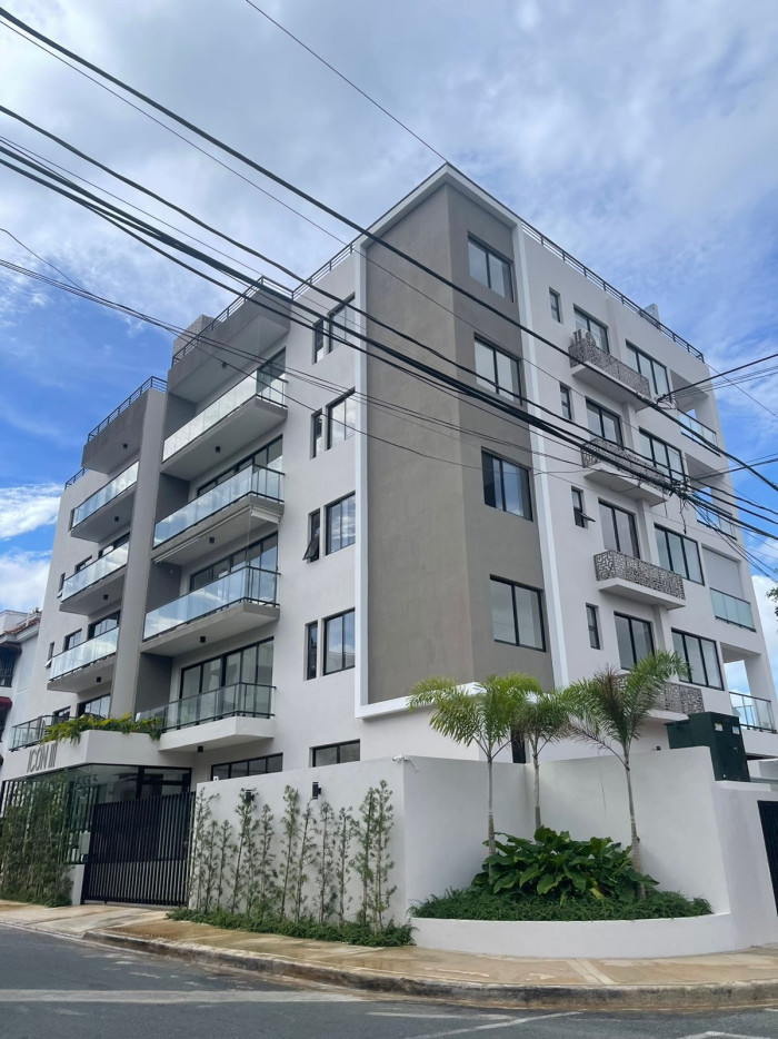 Vendo oportunidad Apartamento primer nivel 2 habitaciones 2 parqueos en República Dominicana