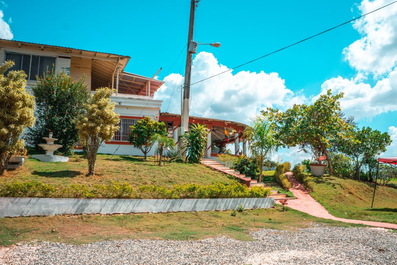 Villa Amueblada en Venta en Pedro Brand con Piscina en República Dominicana