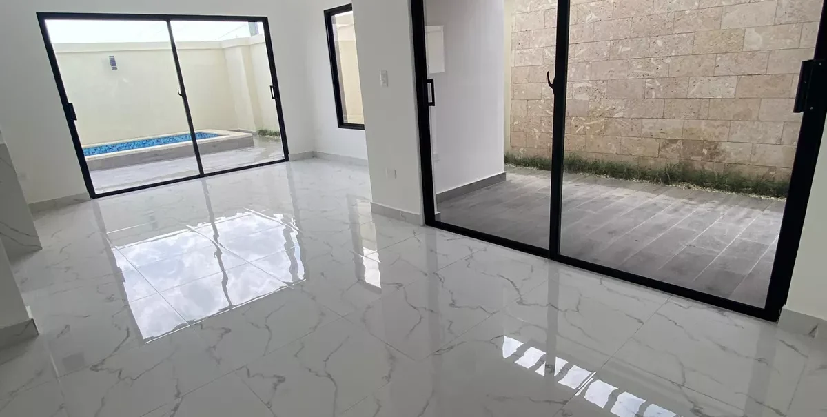 oportunidad Única! Hermosa Casa De 3 Habitaciones En Brisa Oriental Con Terraza Y Patio en República Dominicana