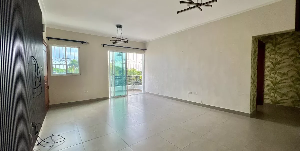 Apartamento En Alquiler En Evaristo Morales, Santo Domingo, 130m2, 2 Hab. 2 Parqueos en República Dominicana
