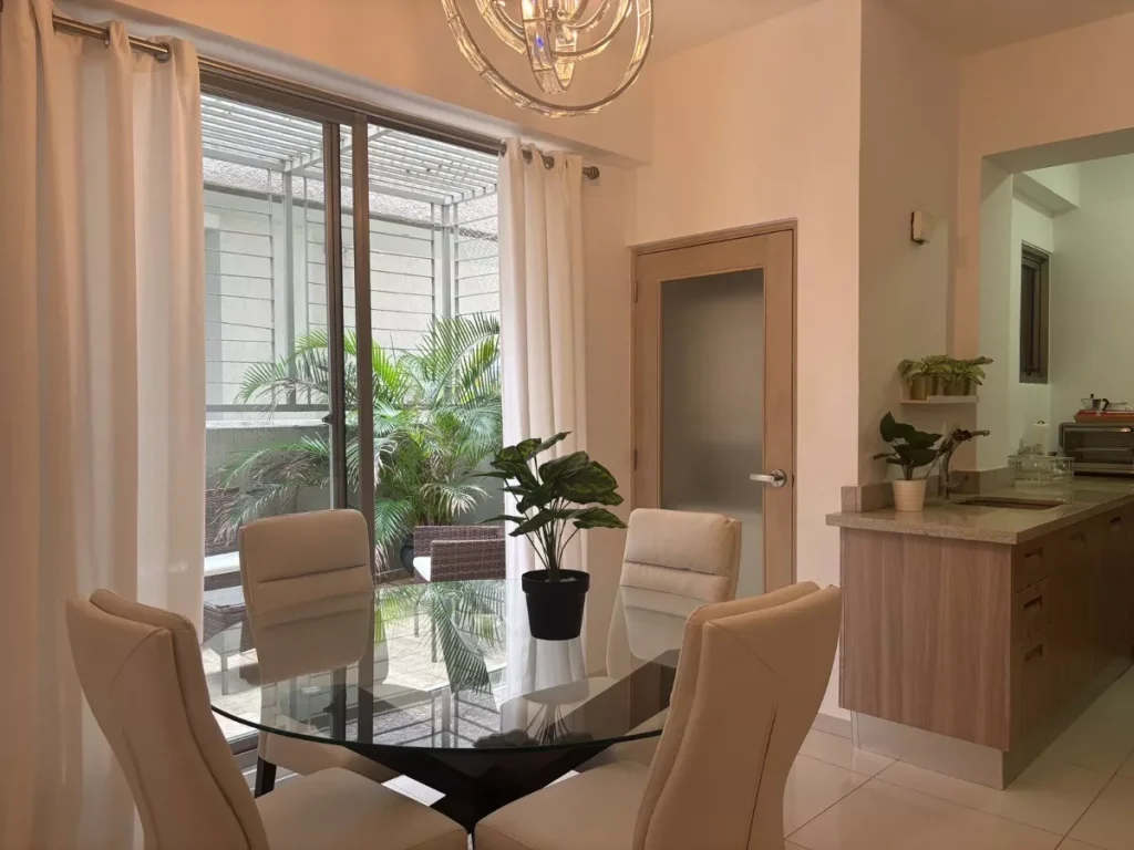 A126 Piantini .-250 Mts .-3 Hab .- Mas Estar Familiar, 3 Parking .-amueblado De Lujo. Torre Nueva. en República Dominicana