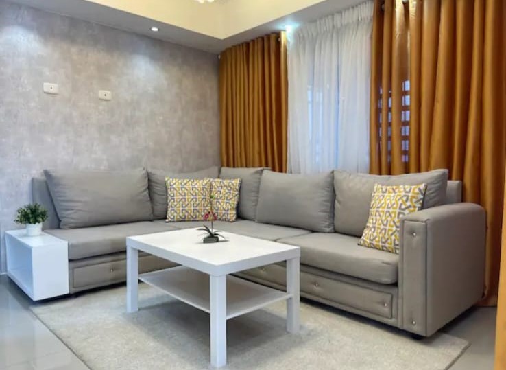 Casa en renta de 2 niveles en la zona Oriental, Residencial Amalia, Autopista de San Isidro, Santo Domingo Este. en República Dominicana