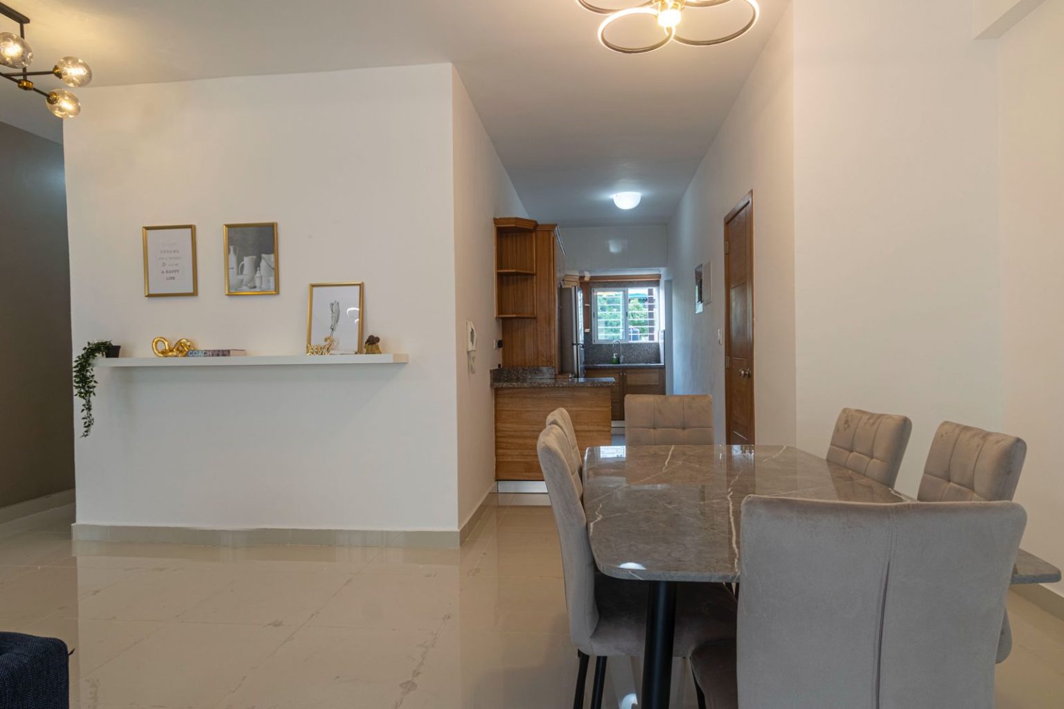 Alquilo Apartamento en Ave. Jacobo Majluta, Santo Domingo Norte. en República Dominicana