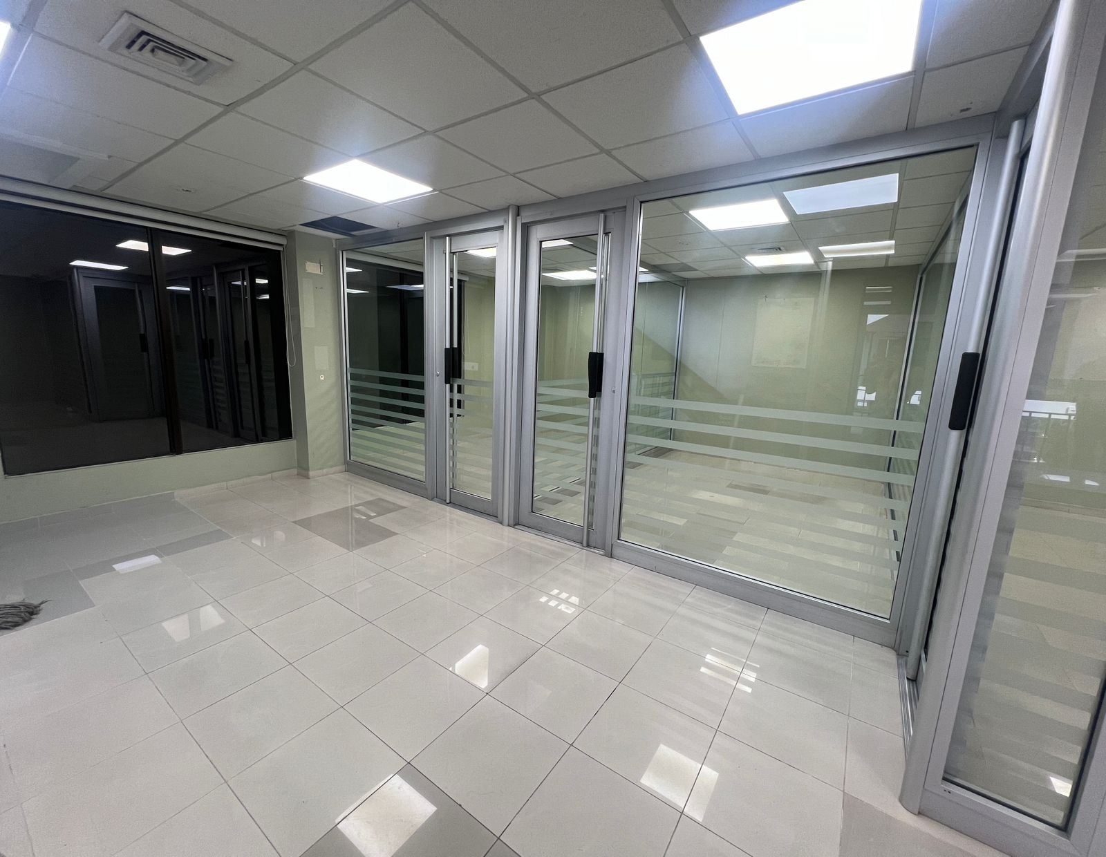 Casa en renta de 2 niveles en la zona Oriental, Residencial Amalia, Autopista de San Isidro, Santo Domingo Este. en República Dominicana
