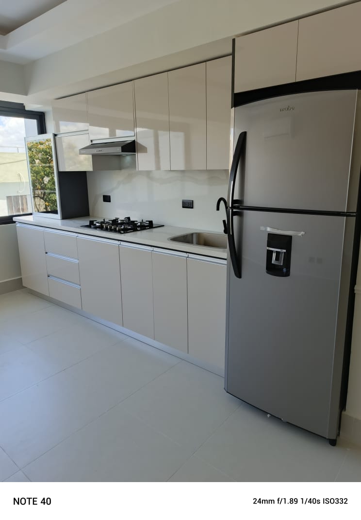 Apartamento con Linea Blanca 1 Habitación en alquiler Evaristo Morales en República Dominicana