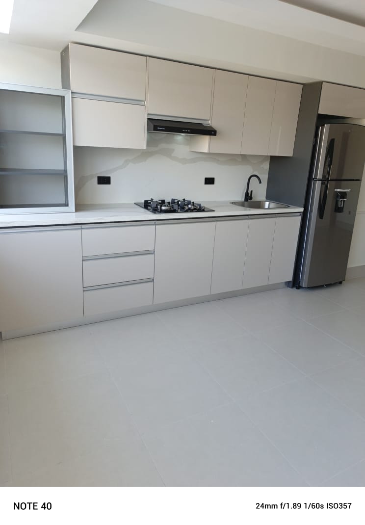 Apartamento con Linea Blanca 1 Habitación en alquiler Evaristo Morales en República Dominicana