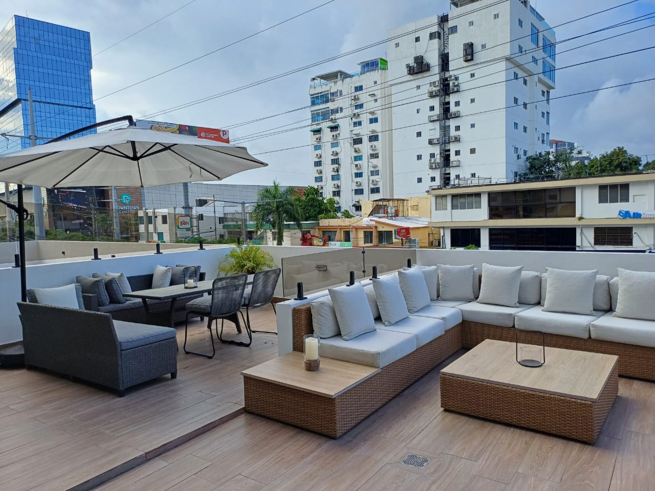 Apartamento en Renta de 2 hab. En Evaristo Morales, , Santo Domingo.