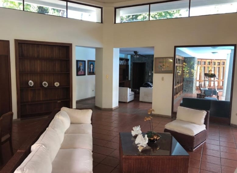 Apartamento En Venta 4to Nivel Con Cuarto De Servicio Y Azotea Exclusiva Wpa54 en República Dominicana