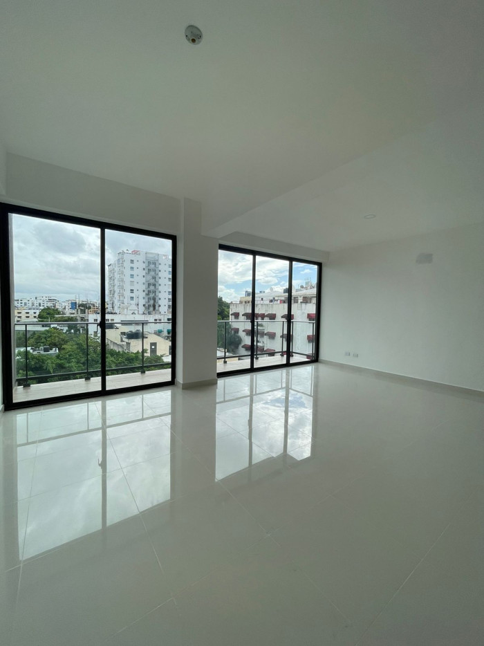 Vendo oportunidad Apartamento primer nivel 2 habitaciones 2 parqueos en República Dominicana