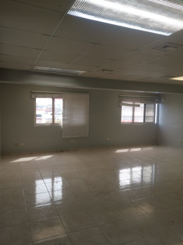 Local Comercial En Alquiler En El Ensache Quisqueya en República Dominicana