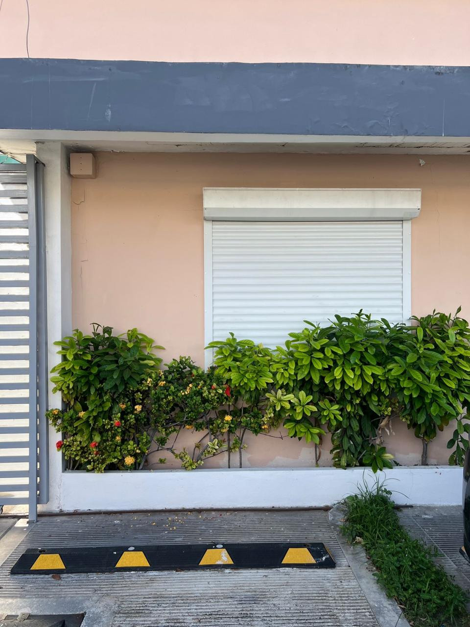 Vendo apartamento en los prados 2 habitaciones 1 estudio cerrado amplio balcón excelente vista en República Dominicana