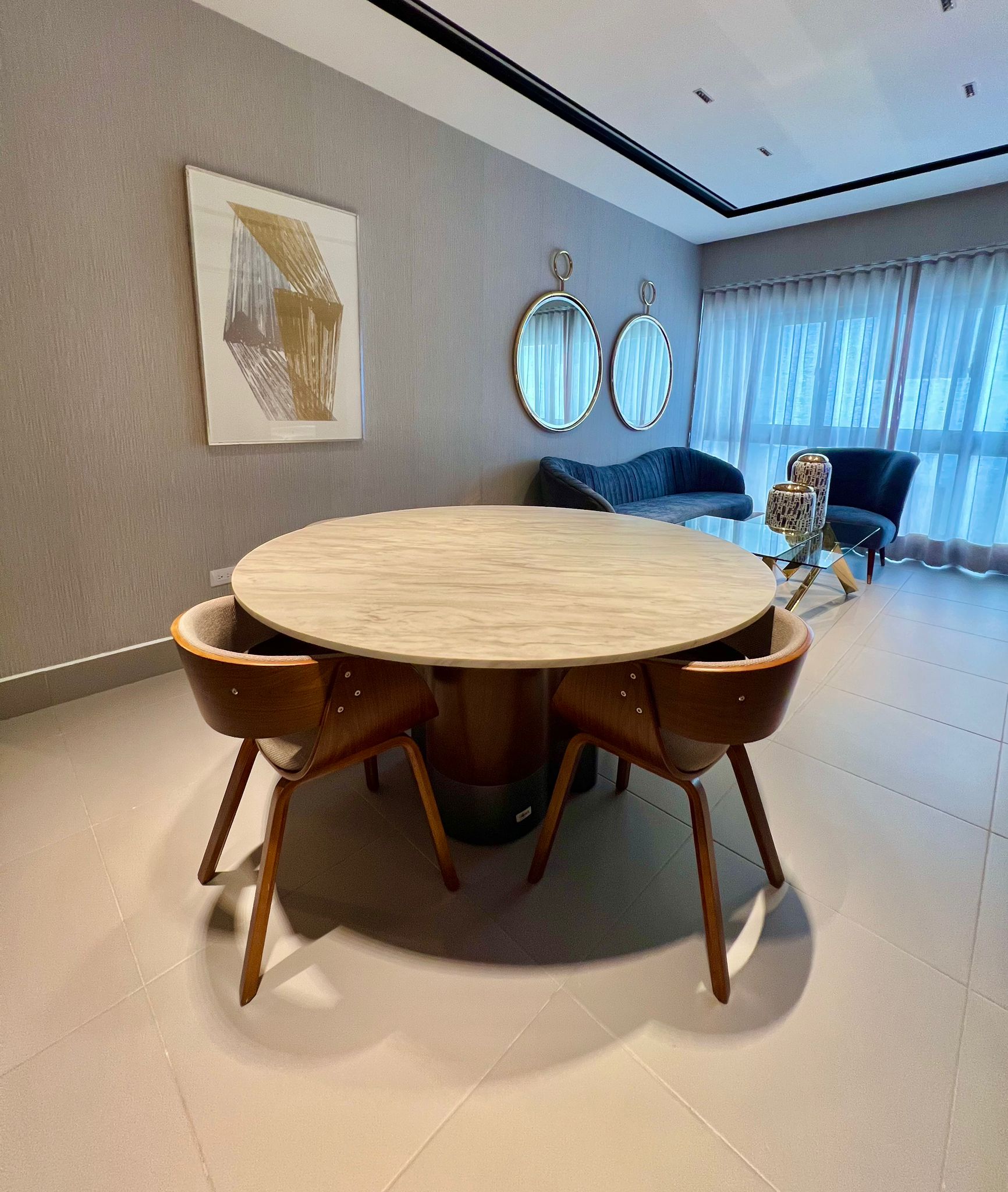 Apartamento en Alquiler con linea blanca en Evaristo Morales en República Dominicana