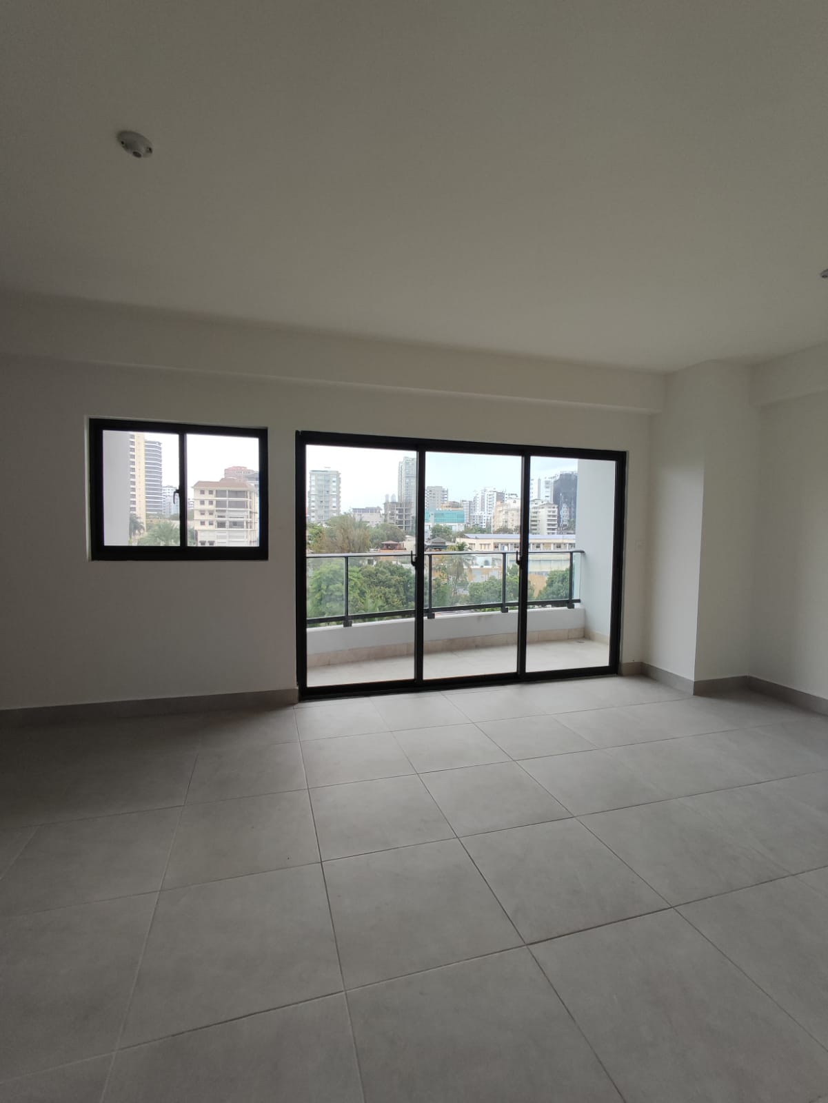 Apartamento en Alquiler con Linea Blanca La Esperilla, , Santo Domingo. en República Dominicana