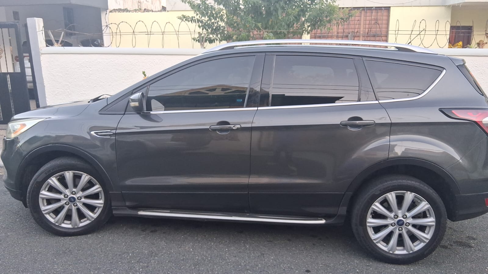 ford escape titanium en República Dominicana