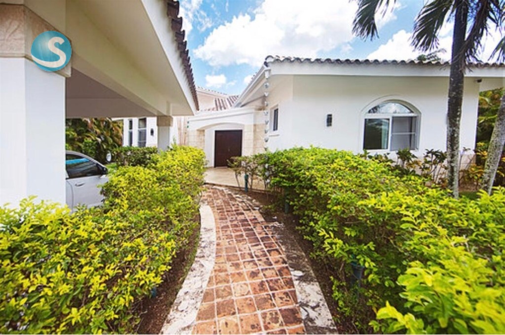 Villa en venta en residencial Cocotal, cerca de playa y golf en República Dominicana