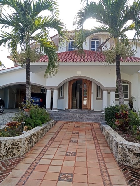 Villa en Metro Country Club, Juan Dolio, en venta en República Dominicana