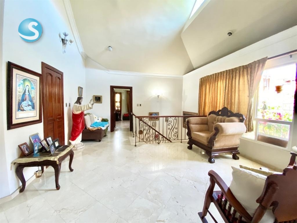 Casa en venta en Las Praderas, zona residencial céntrica en República Dominicana