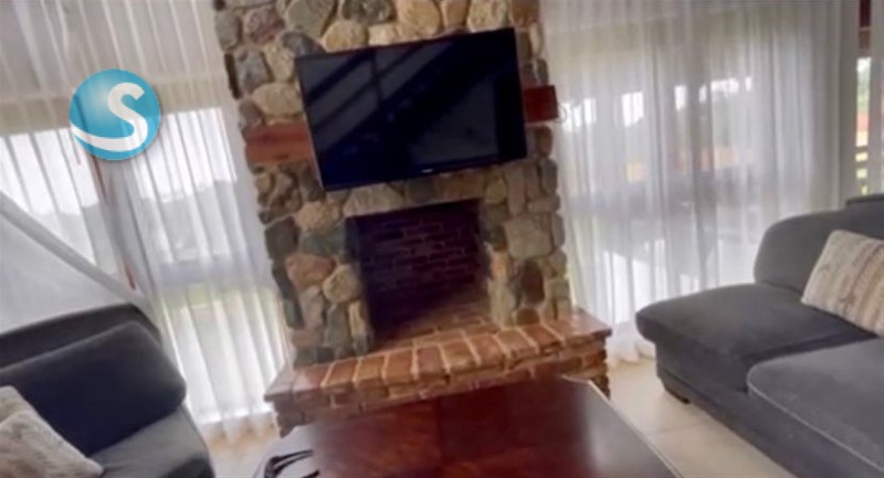 Villa de dos niveles en Jarabacoa con amplia piscina en República Dominicana