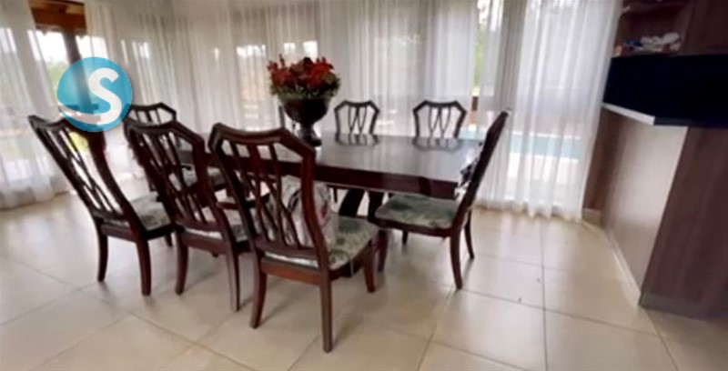 Villa de dos niveles en Jarabacoa con amplia piscina en República Dominicana
